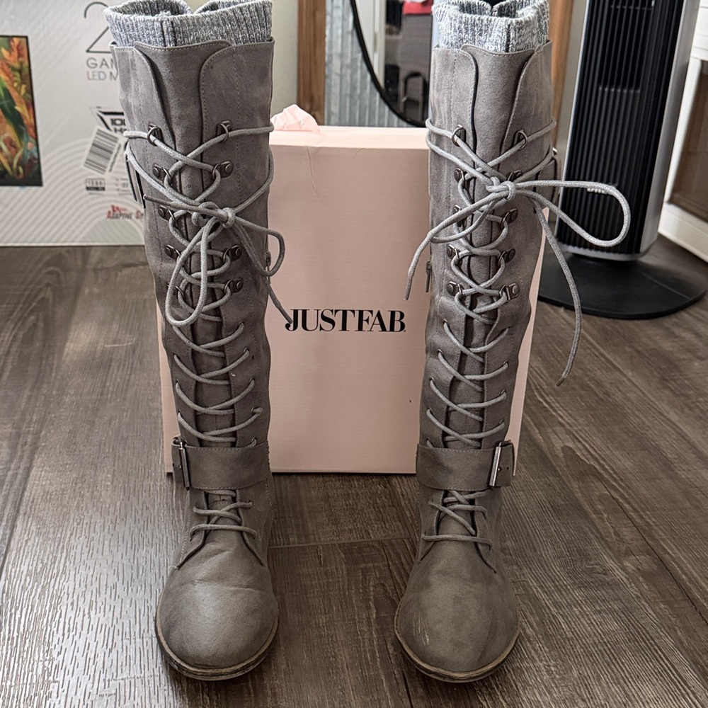 JustFab Gray Knee High Lace-Up Boots w/ Knit Cuff – Size 9
